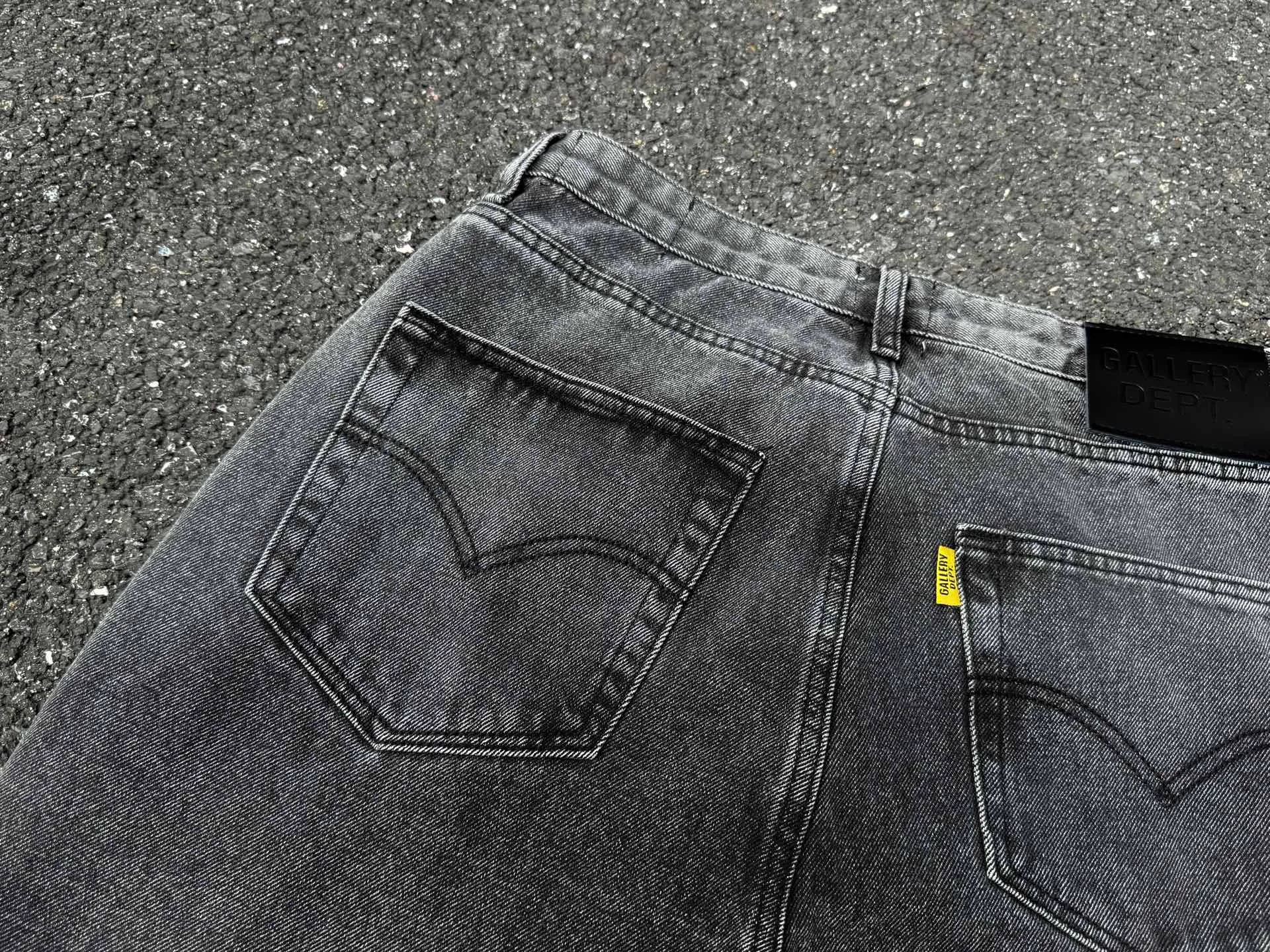 P246💰G990 GALLERY DEPT Denim Flared Jeans Washed and Distressed Spliced ​​Jeans Denim Washing Factory. During this process, the owner of the washing factory helped introduce a boss who once worked for Levi OEM and started his own business. This also paved the way for the following styles. Therefore, Levi's remodeled single product for the base plate is really familiar. Whether it is the fabrics supplied or the lathes used in production, there is nothing to choose from. -Color: Black -Size: S-XXL (corresponding to 28-36)